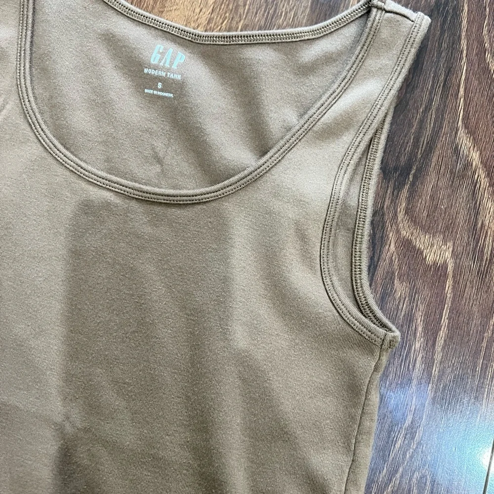 GAP Brown Tank Top - Picture 2 of 3
